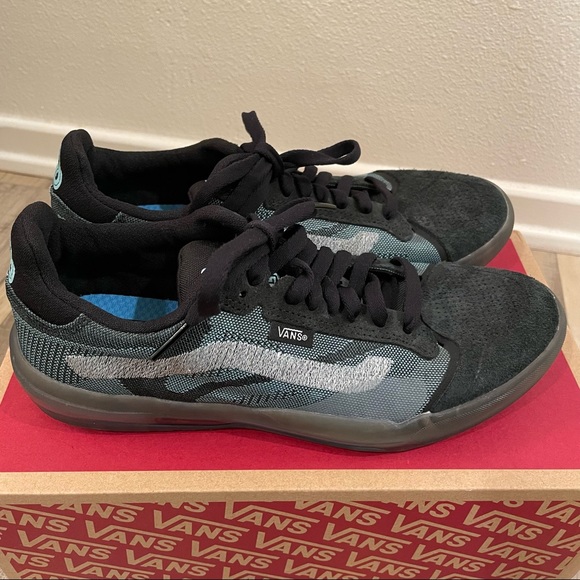 New in Box Vans Evdnt ultimate waffle control Se
Bikes sneakers 6.5 - Picture 3 of 7